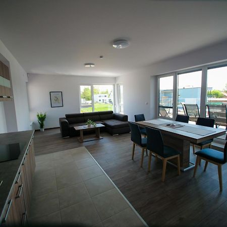 Appartamento Zea Apartmanhaz Balatonfenyves Esterno foto
