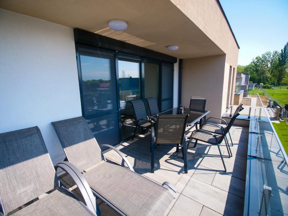 Appartamento Zea Apartmanhaz Balatonfenyves Esterno foto