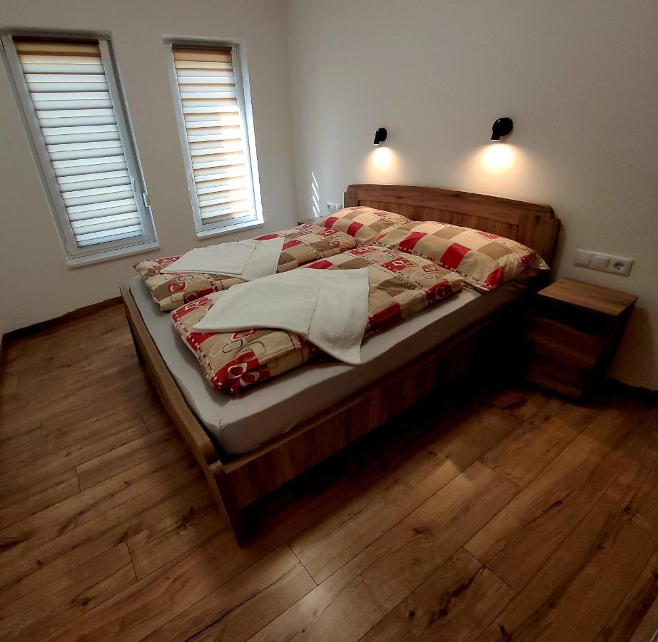 Appartamento Zea Apartmanhaz Balatonfenyves Esterno foto