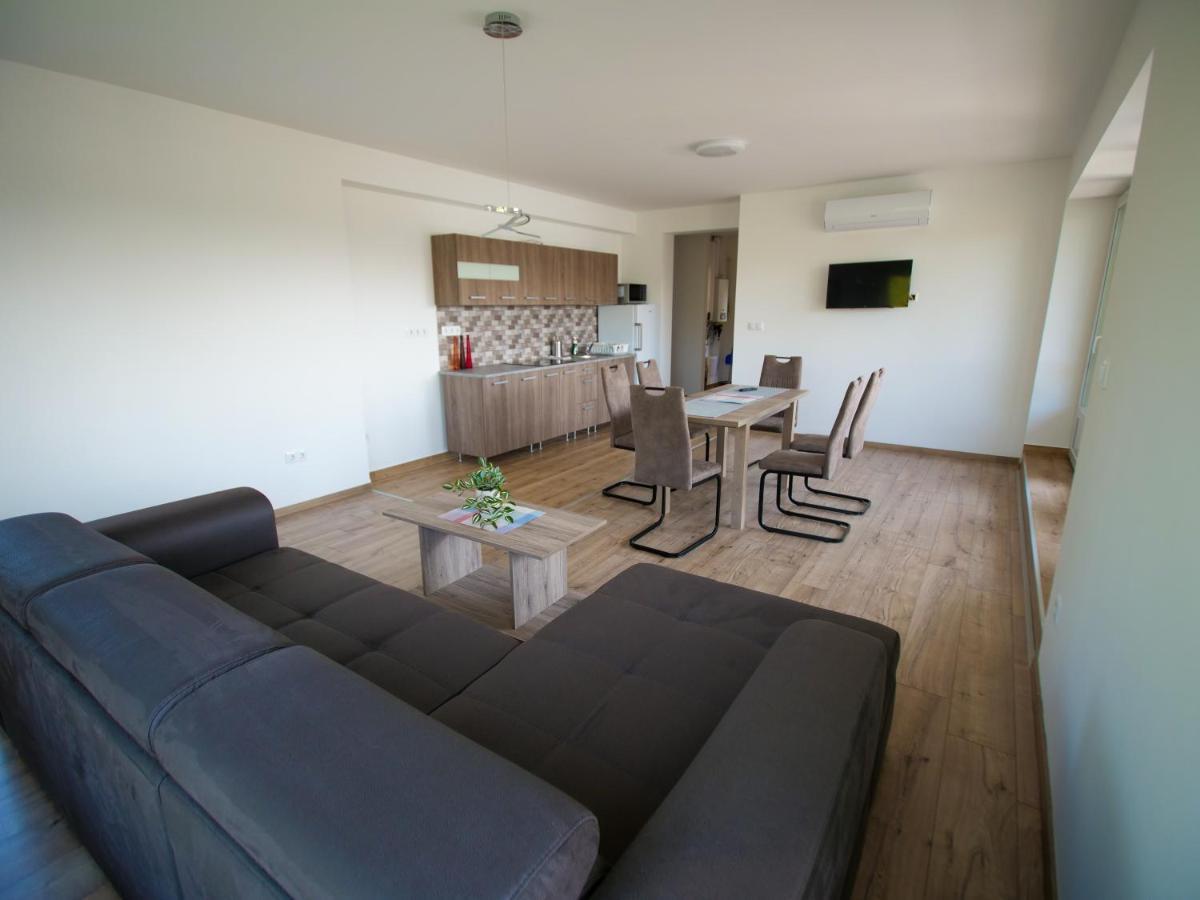 Appartamento Zea Apartmanhaz Balatonfenyves Esterno foto