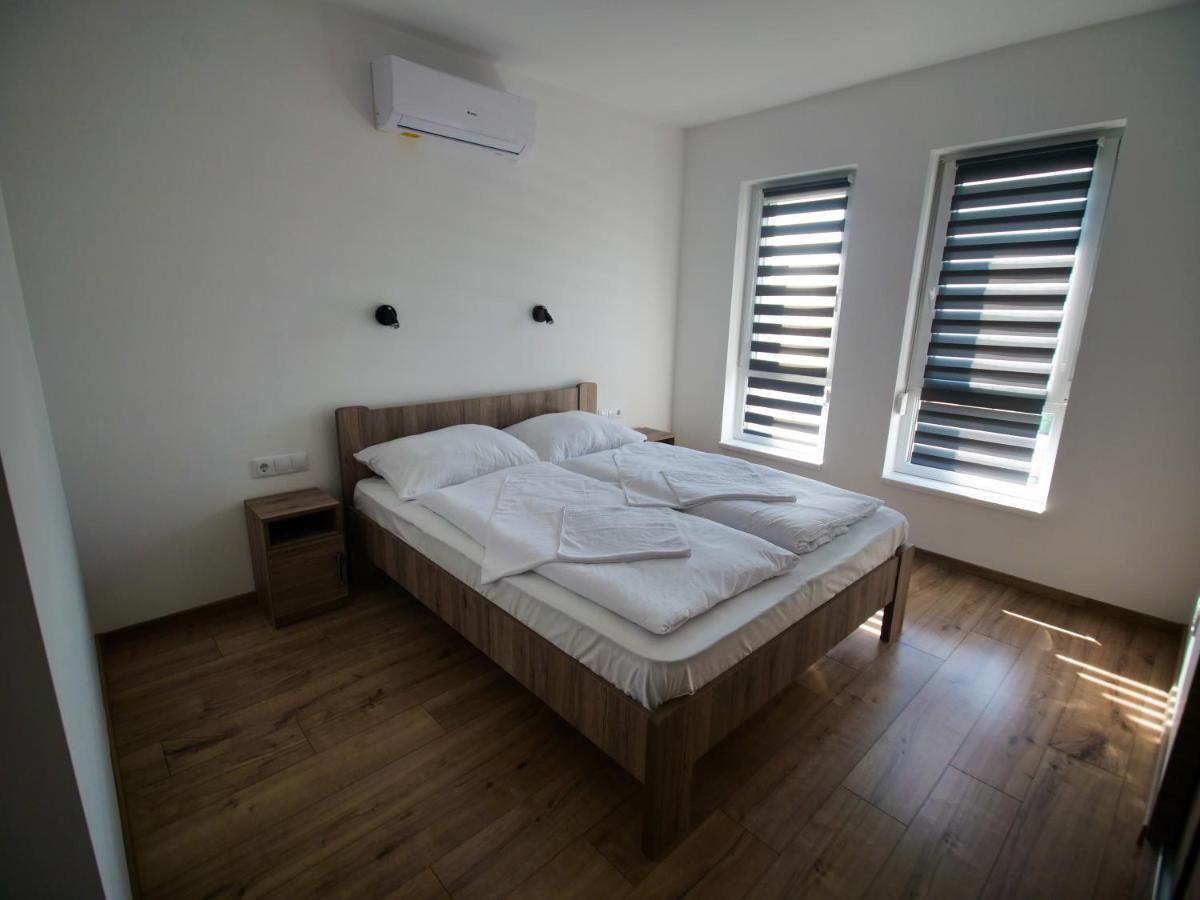 Appartamento Zea Apartmanhaz Balatonfenyves Esterno foto