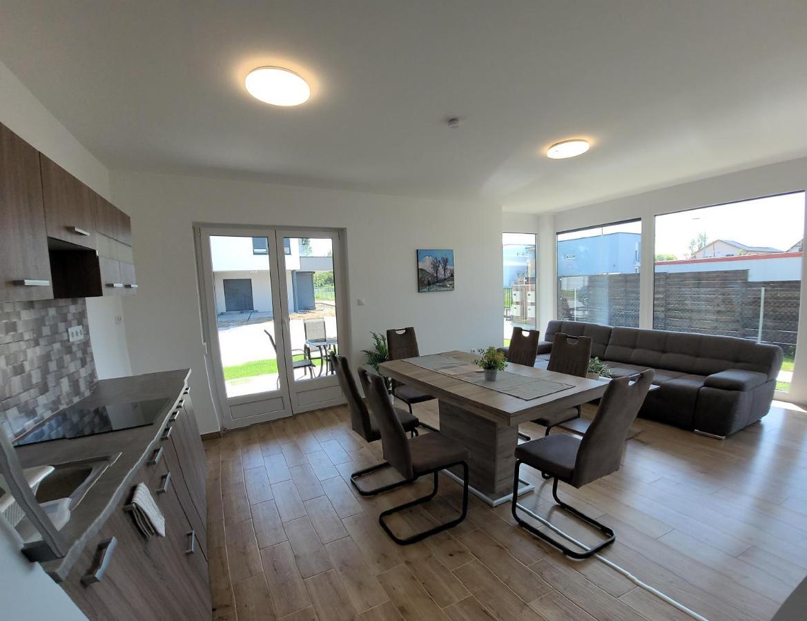 Appartamento Zea Apartmanhaz Balatonfenyves Esterno foto