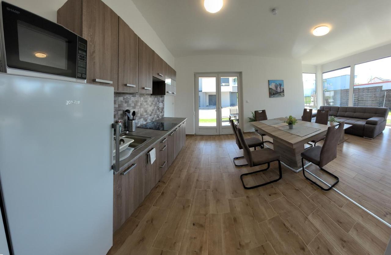 Appartamento Zea Apartmanhaz Balatonfenyves Esterno foto