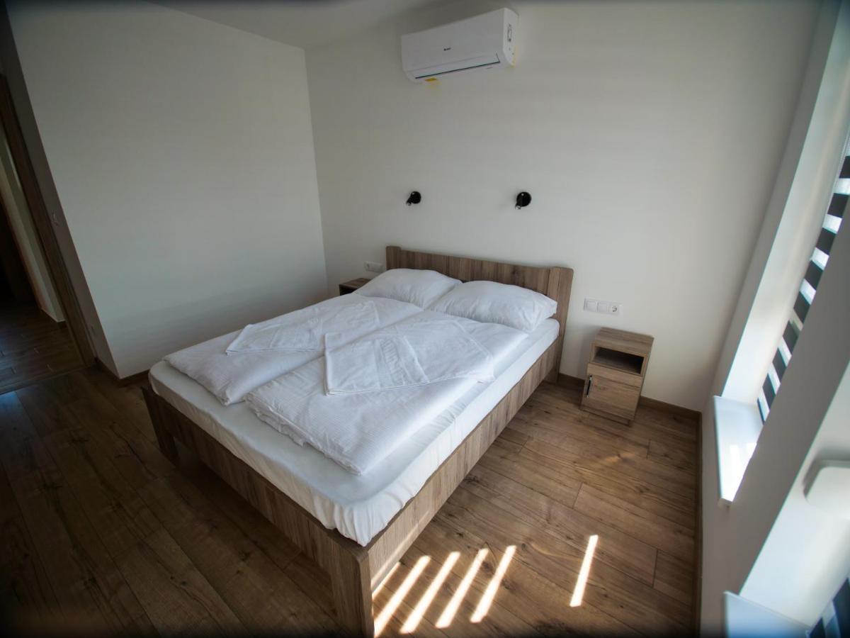 Appartamento Zea Apartmanhaz Balatonfenyves Esterno foto