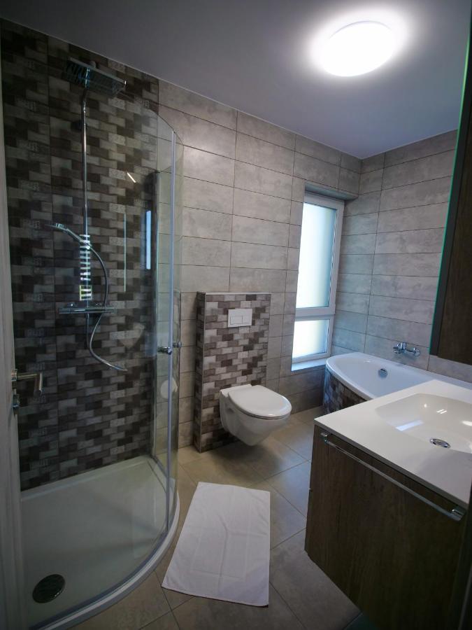 Appartamento Zea Apartmanhaz Balatonfenyves Esterno foto