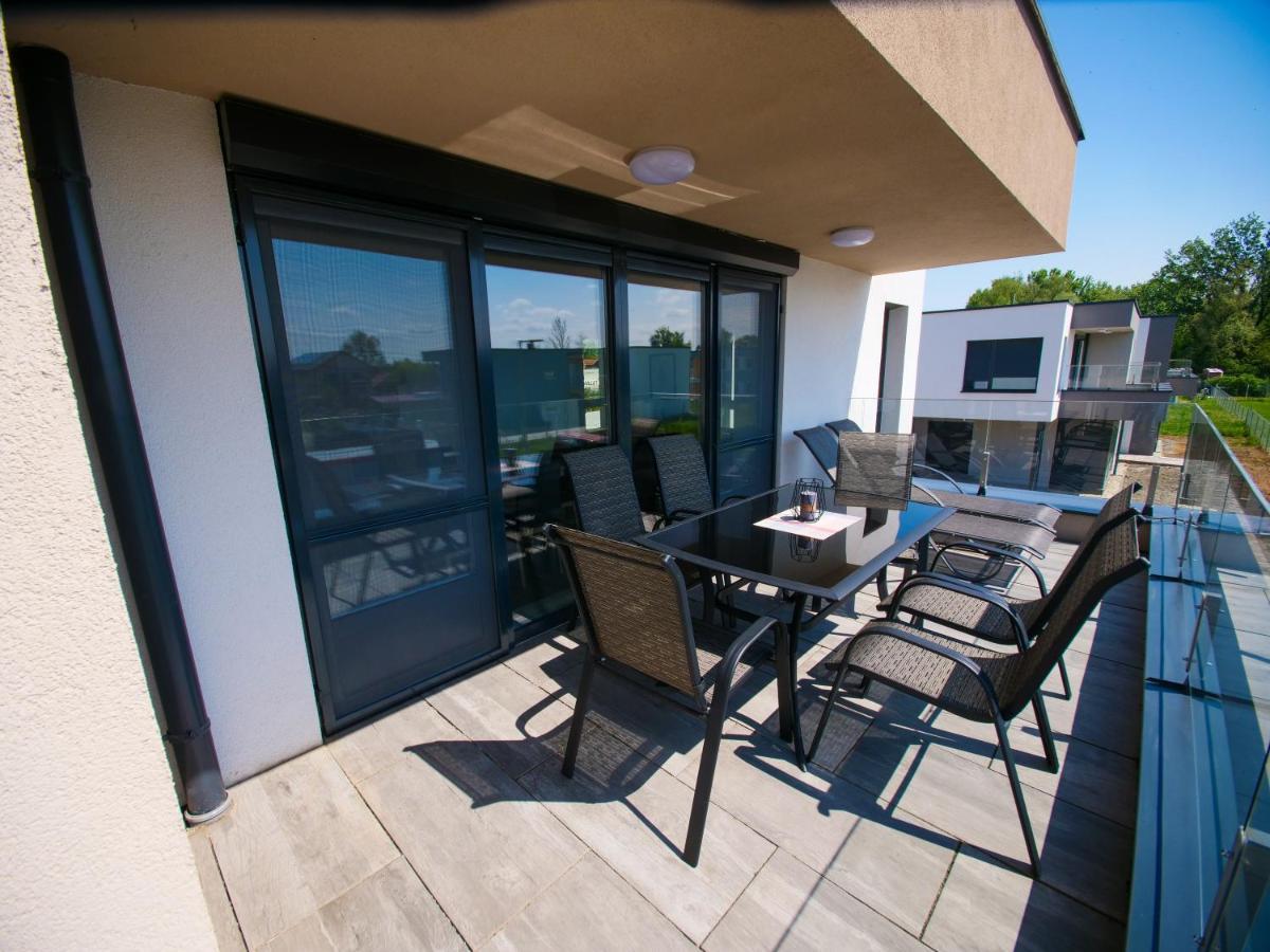 Appartamento Zea Apartmanhaz Balatonfenyves Esterno foto
