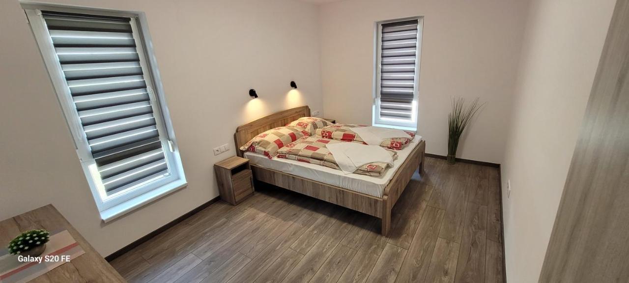 Appartamento Zea Apartmanhaz Balatonfenyves Esterno foto