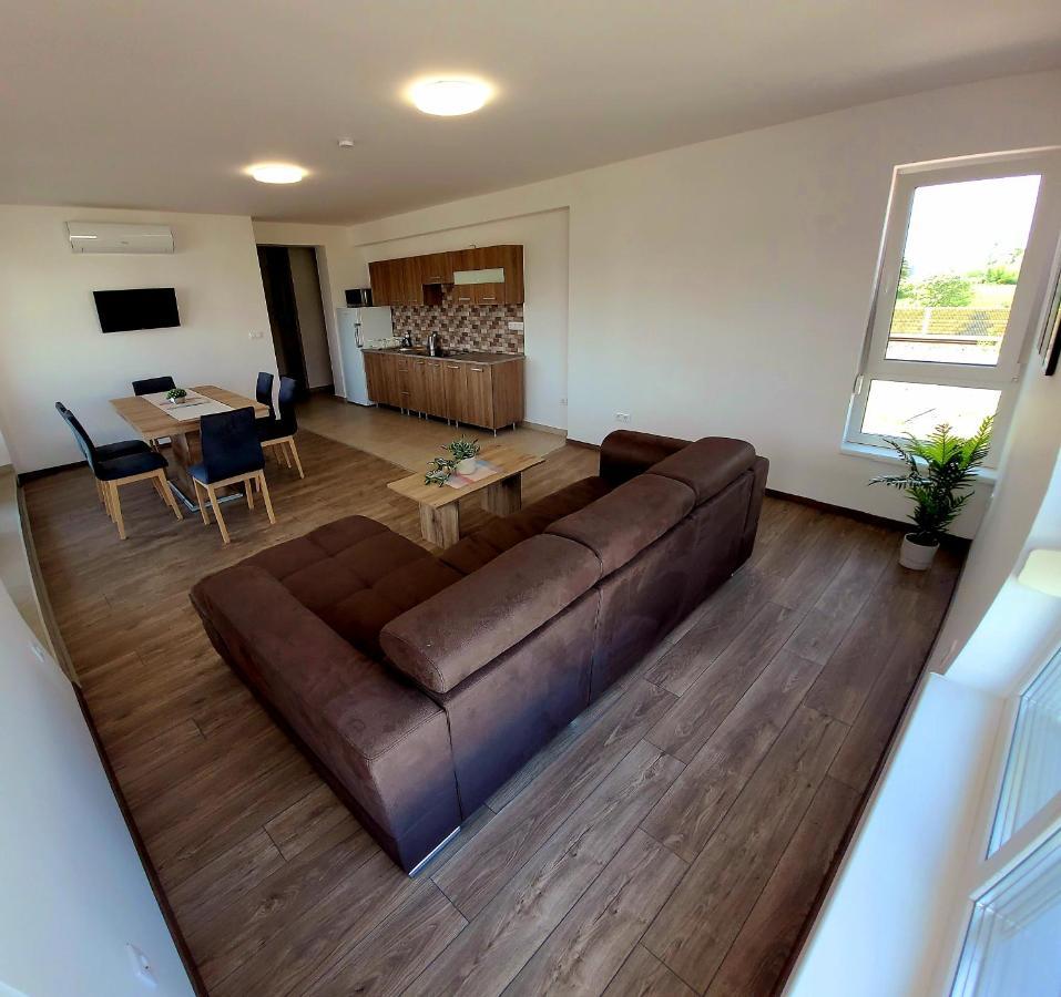 Appartamento Zea Apartmanhaz Balatonfenyves Esterno foto