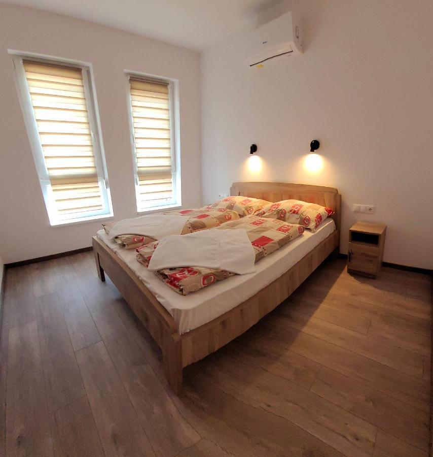 Appartamento Zea Apartmanhaz Balatonfenyves Esterno foto